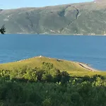 In The Heart Of The Lyngen Alps, Holmen I Lyngen Willa