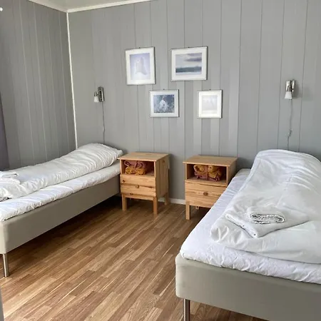 In The Heart Of The Lyngen Alps, Holmen I Lyngen Villa *