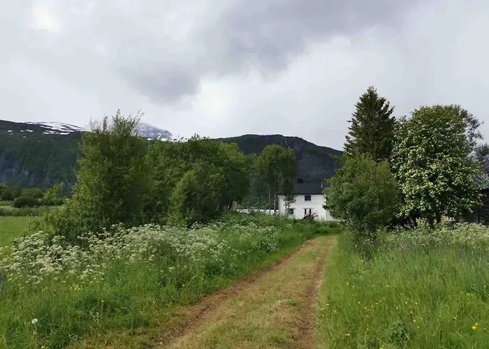 In The Heart Of The Lyngen Alps, Holmen I Lyngen * Lyngseidet