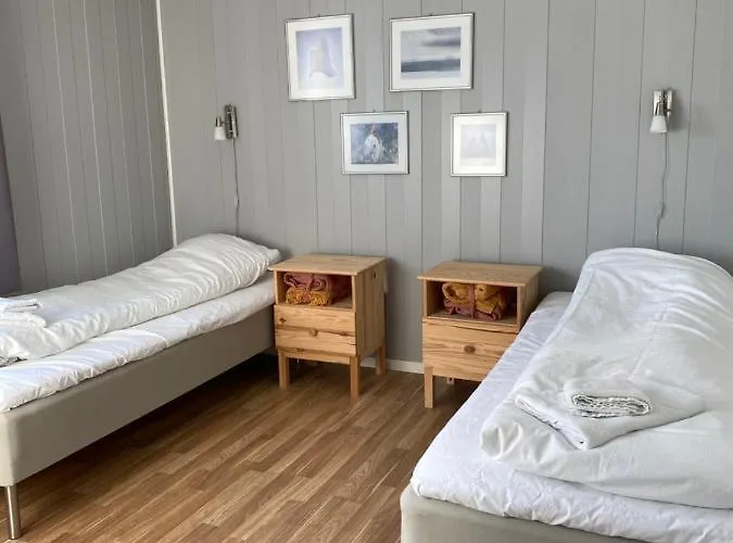 In The Heart Of The Lyngen Alps, Holmen I Lyngen Villa *