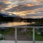 In The Heart Of The Lyngen Alps, Holmen I Lyngen Villa