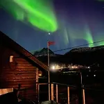 In The Heart Of The Lyngen Alps, Holmen I Lyngen Villa *