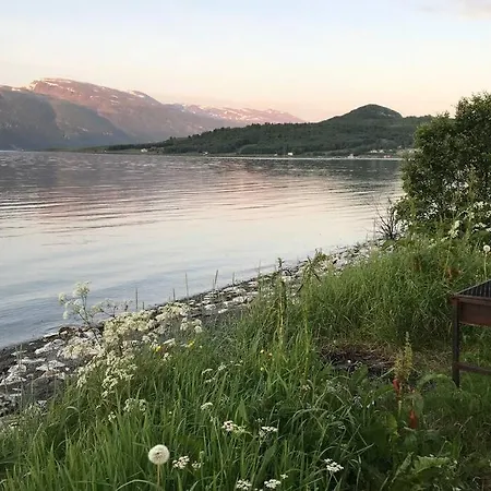 In The Heart Of The Lyngen Alps, Holmen I Lyngen * Lyngseidet