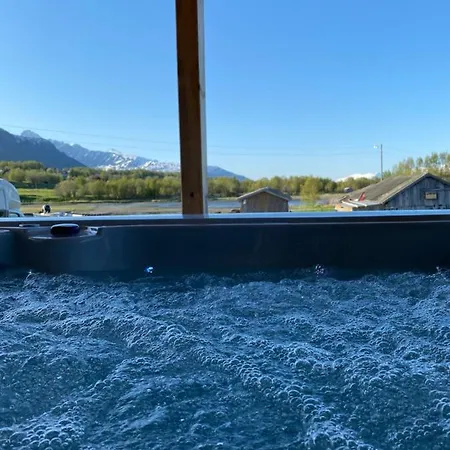 In The Heart Of The Lyngen Alps, Holmen I Lyngen Villa
