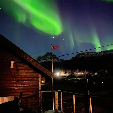 In The Heart Of The Lyngen Alps, Holmen I Lyngen Villa *