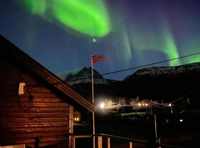 In The Heart Of The Lyngen Alps, Holmen I Lyngen Villa *